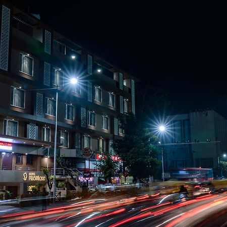 Hotel Pleasant Lake Ahmedabad Exterior photo