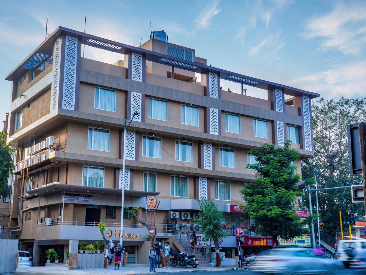 Hotel Pleasant Lake Ahmedabad Exterior photo