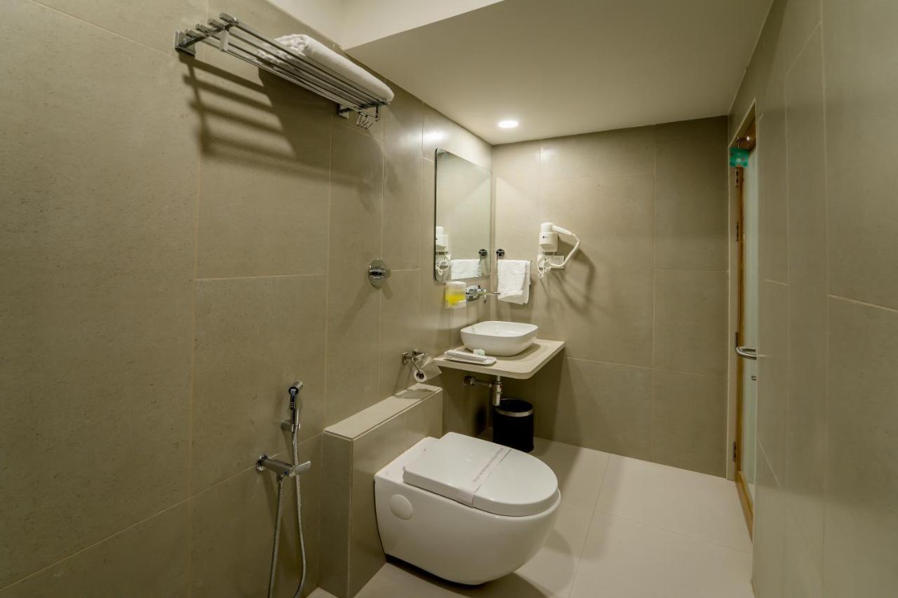 Hotel Pleasant Lake Ahmedabad Exterior photo