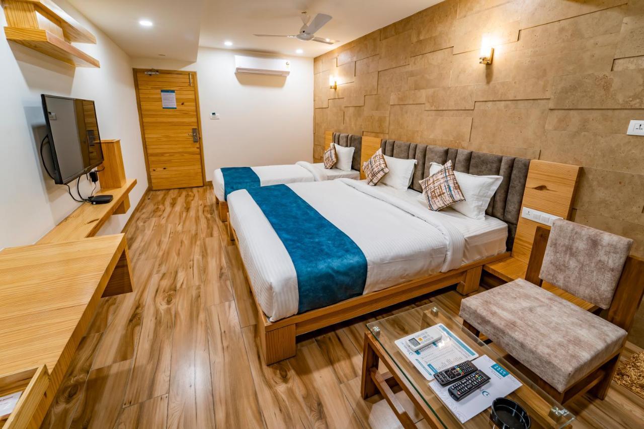 Hotel Pleasant Lake Ahmedabad Exterior photo