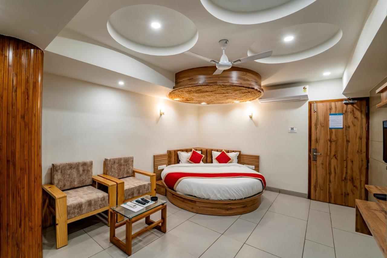 Hotel Pleasant Lake Ahmedabad Exterior photo