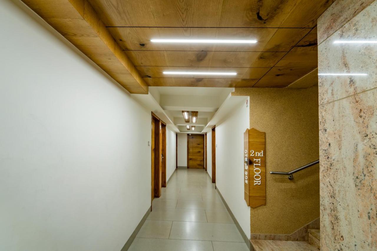 Hotel Pleasant Lake Ahmedabad Exterior photo
